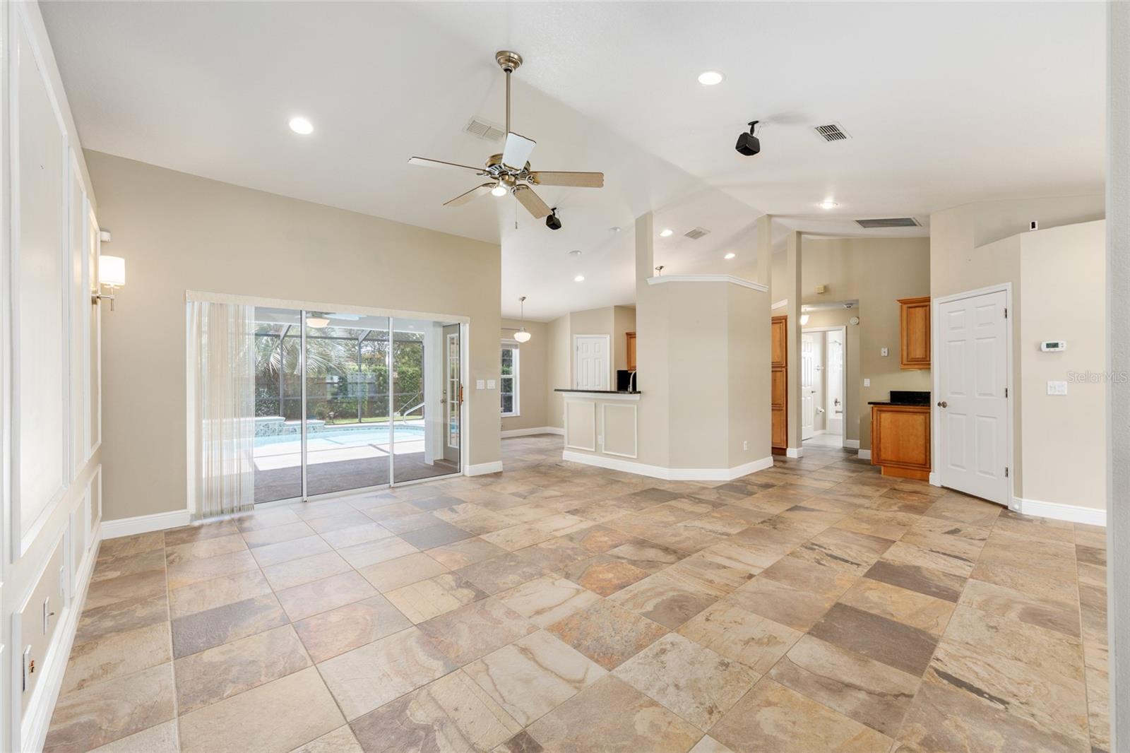 Listing photo id 10 for 5660 85th Place