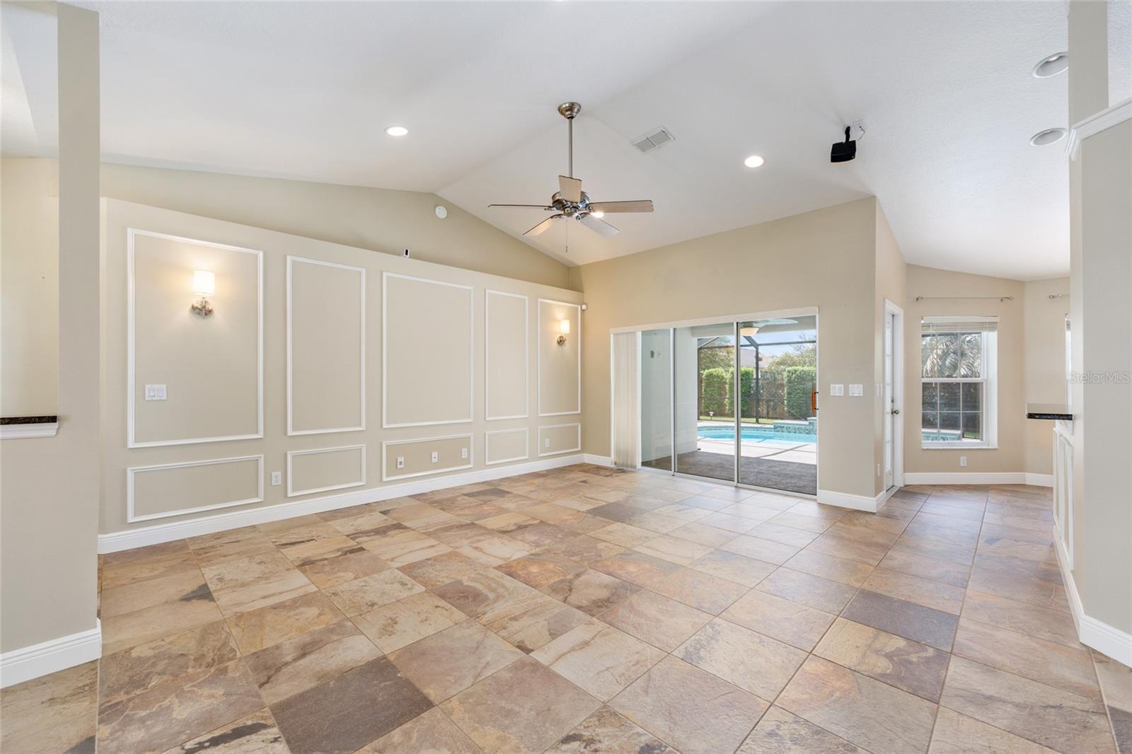 Listing photo id 11 for 5660 85th Place