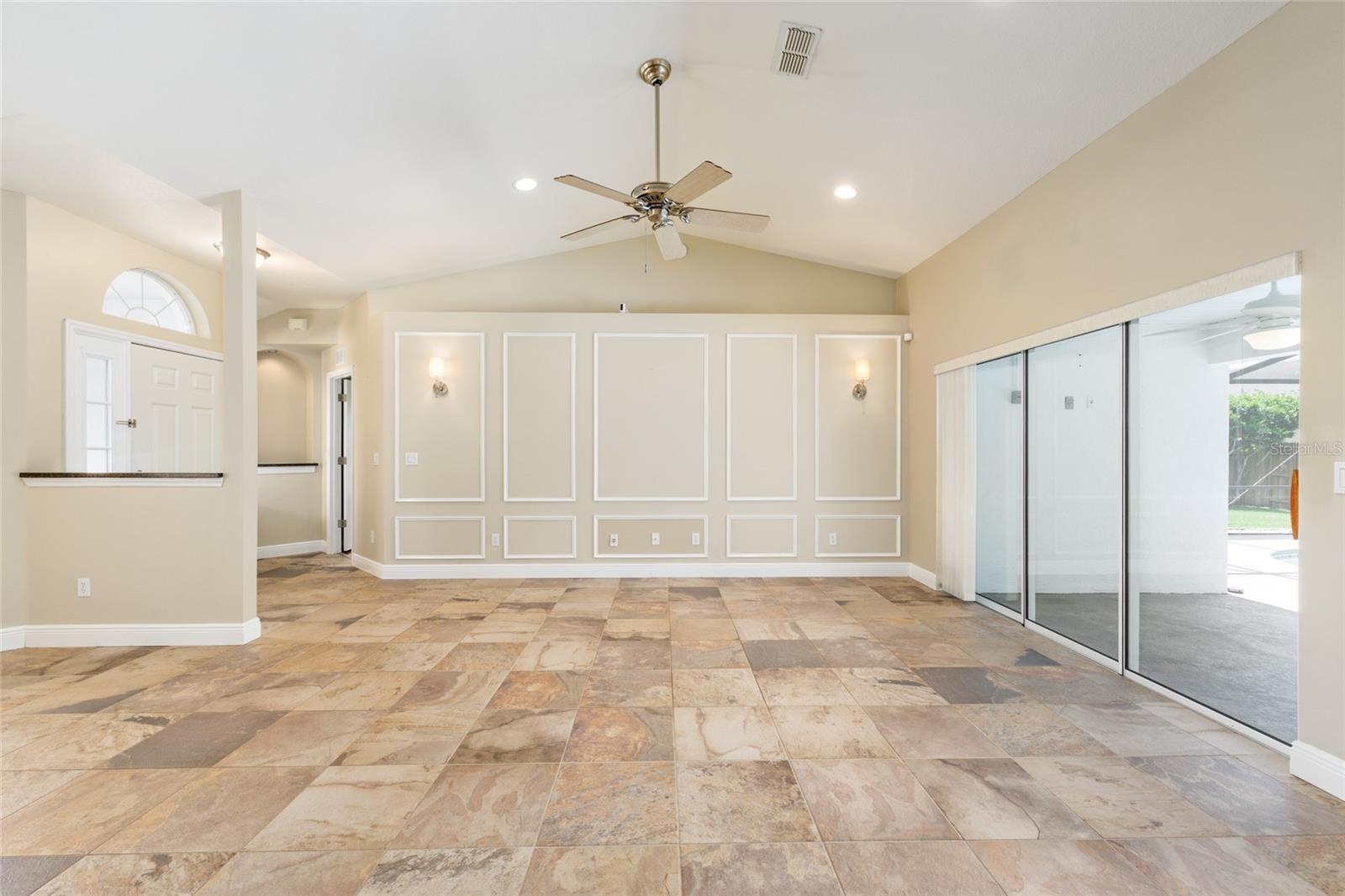 Listing photo id 12 for 5660 85th Place