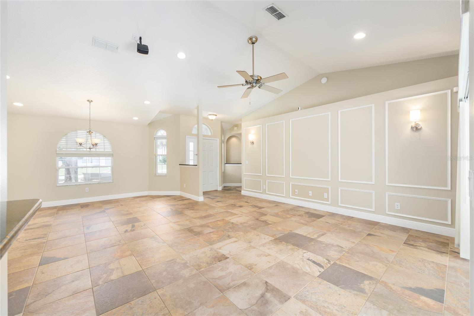 Listing photo id 13 for 5660 85th Place