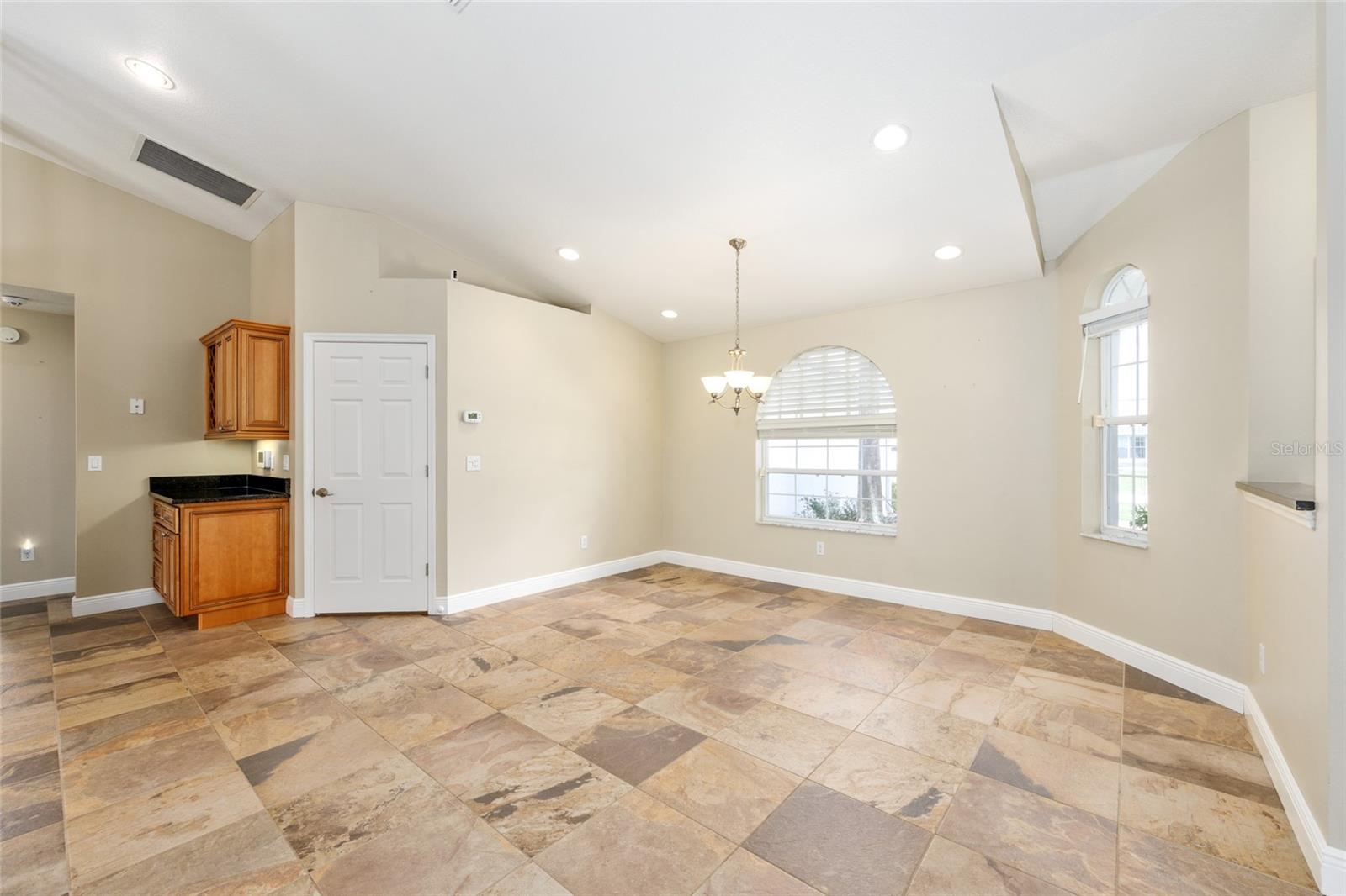 Listing photo id 16 for 5660 85th Place