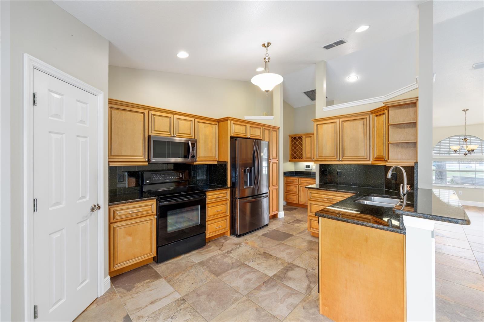 Listing photo id 22 for 5660 85th Place
