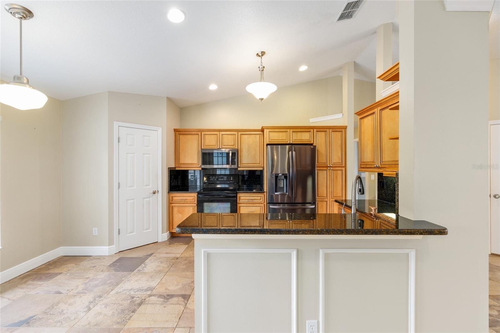 Listing photo id 23 for 5660 85th Place