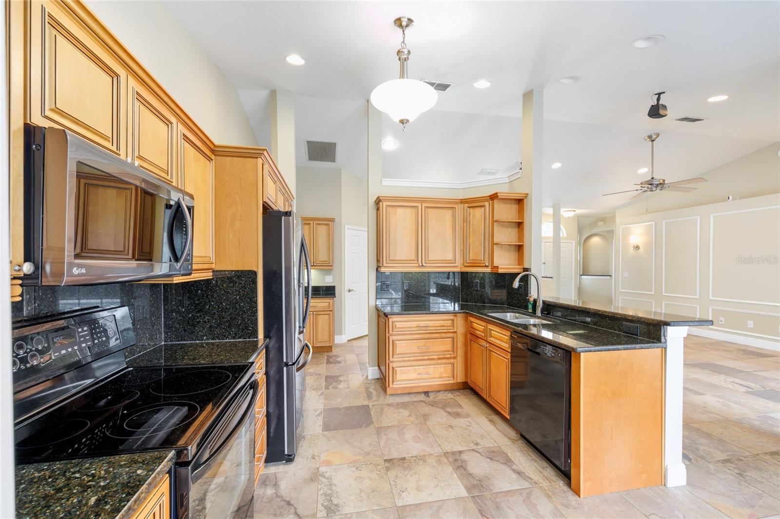 Listing photo id 25 for 5660 85th Place