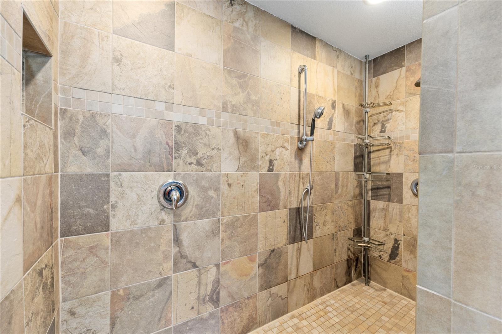 Listing photo id 33 for 5660 85th Place