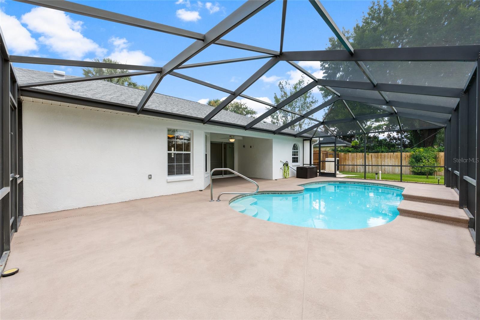 Listing photo id 47 for 5660 85th Place