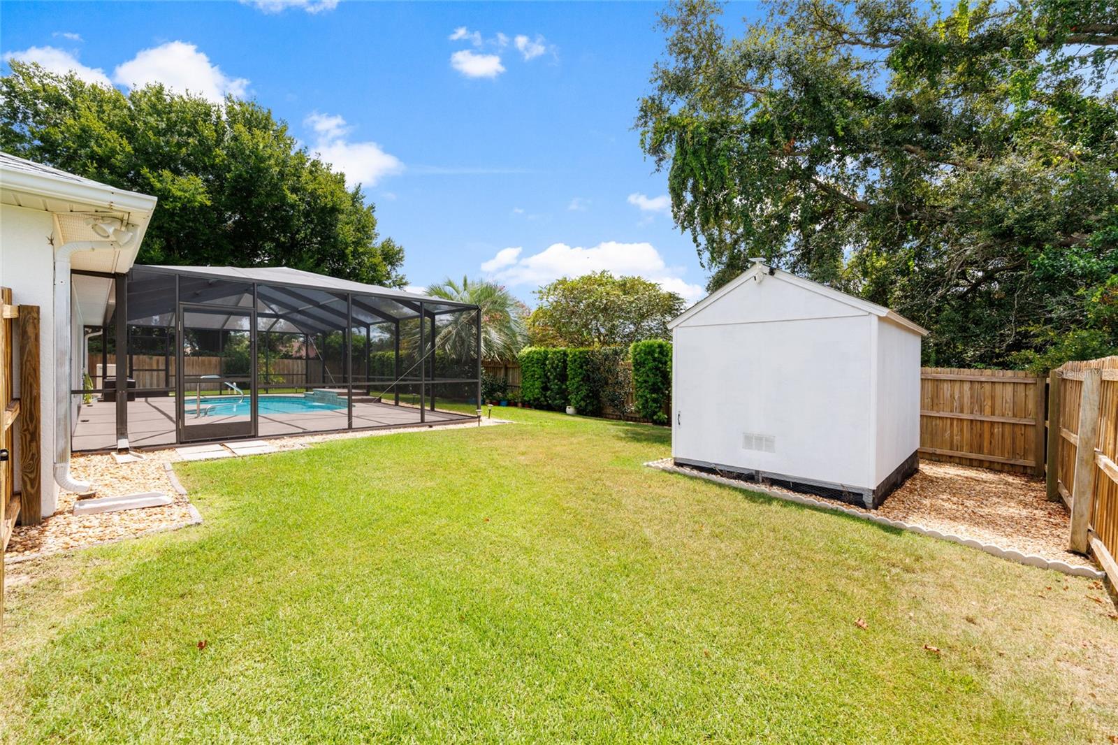 Listing photo id 56 for 5660 85th Place