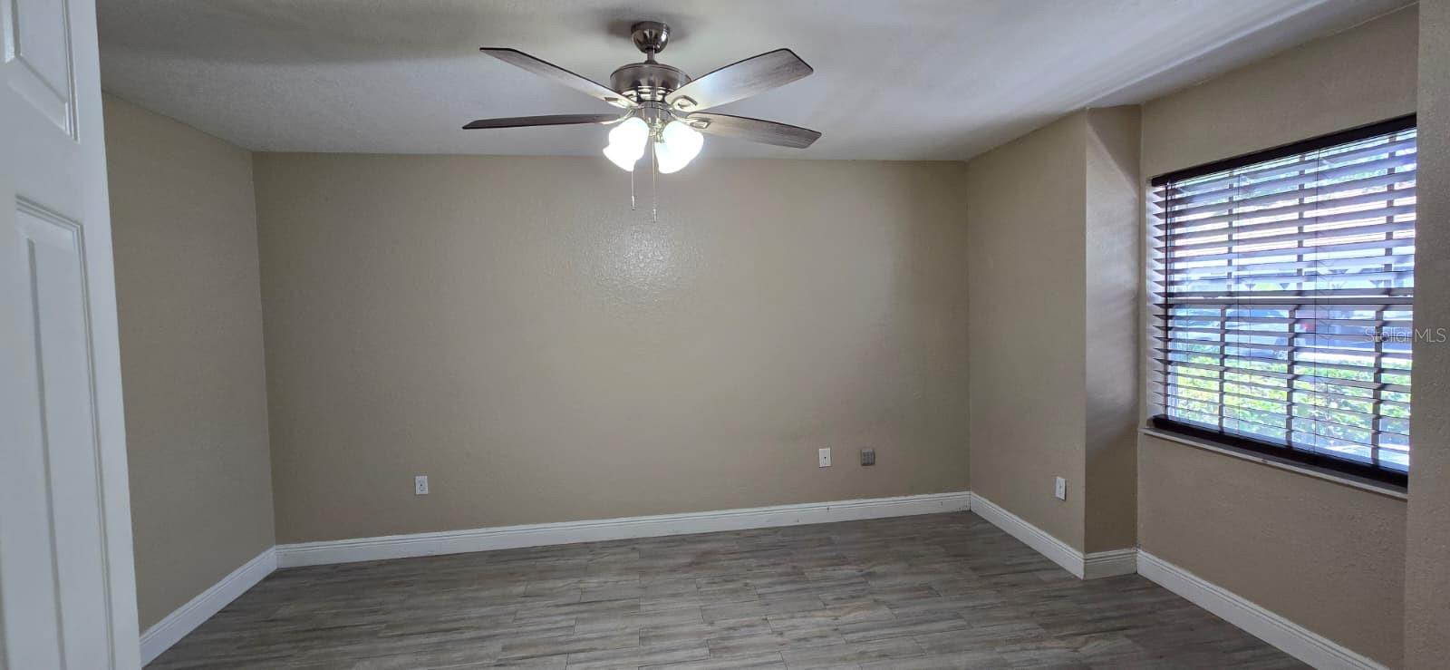 Image 10 of 21 For 14001 Fairway Island Drive 512