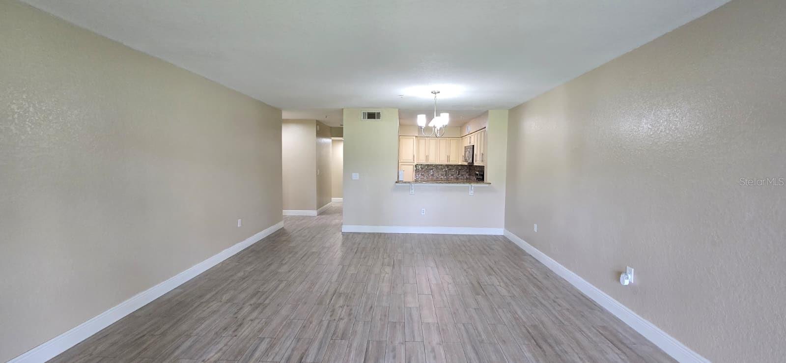 Image 4 of 21 For 14001 Fairway Island Drive 512