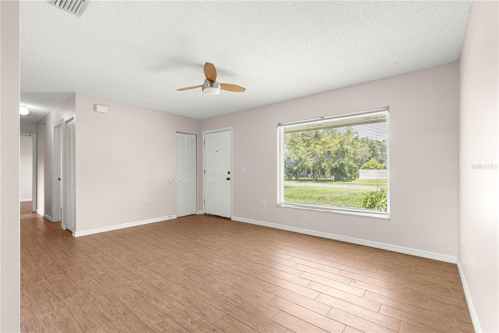 Image 14 of 34 For 998 Hibiscus Street