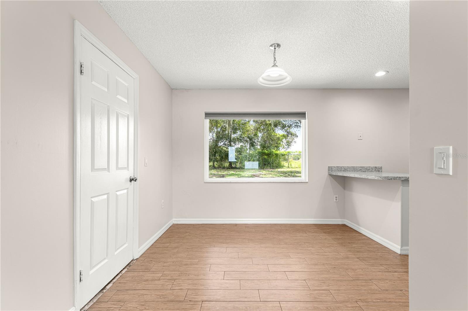 Image 15 of 34 For 998 Hibiscus Street