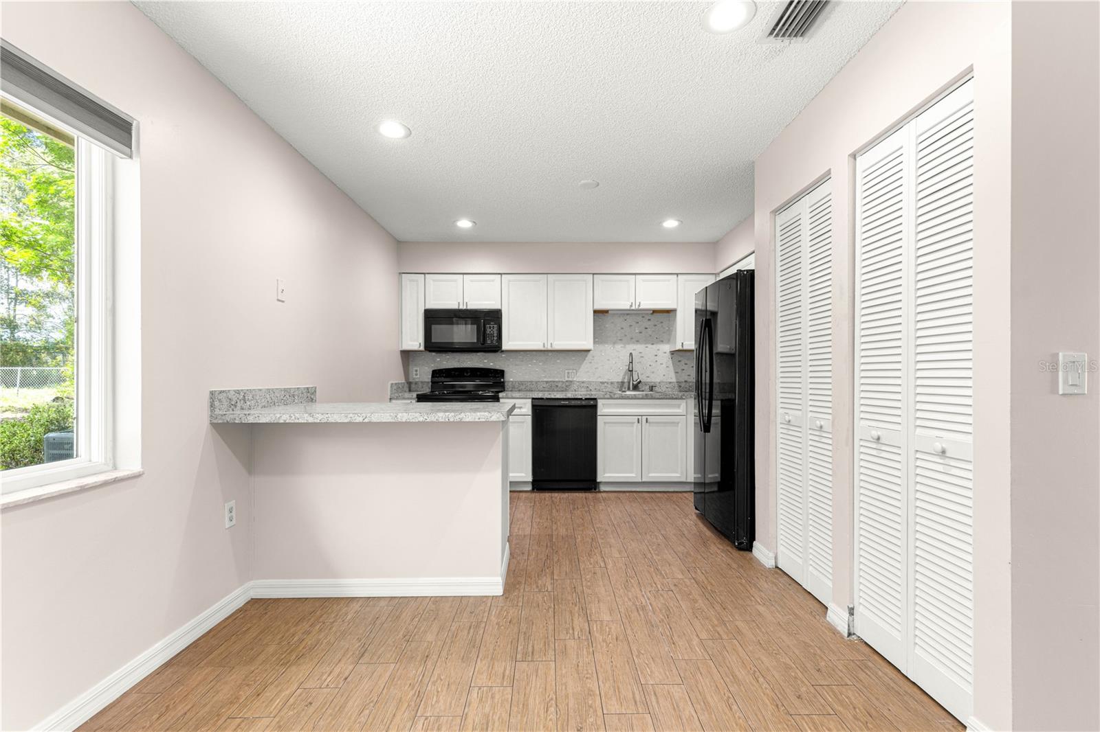 Image 16 of 34 For 998 Hibiscus Street
