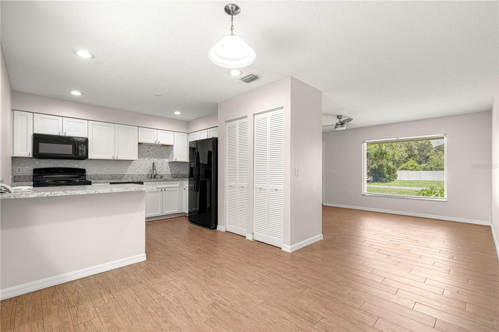 Image 17 of 34 For 998 Hibiscus Street