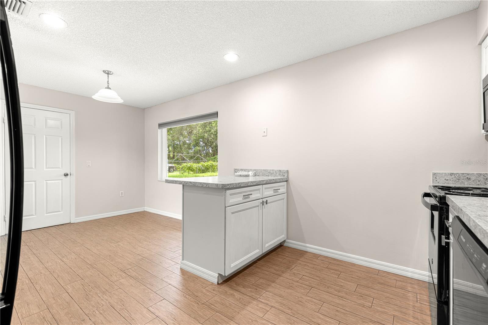 Image 20 of 34 For 998 Hibiscus Street