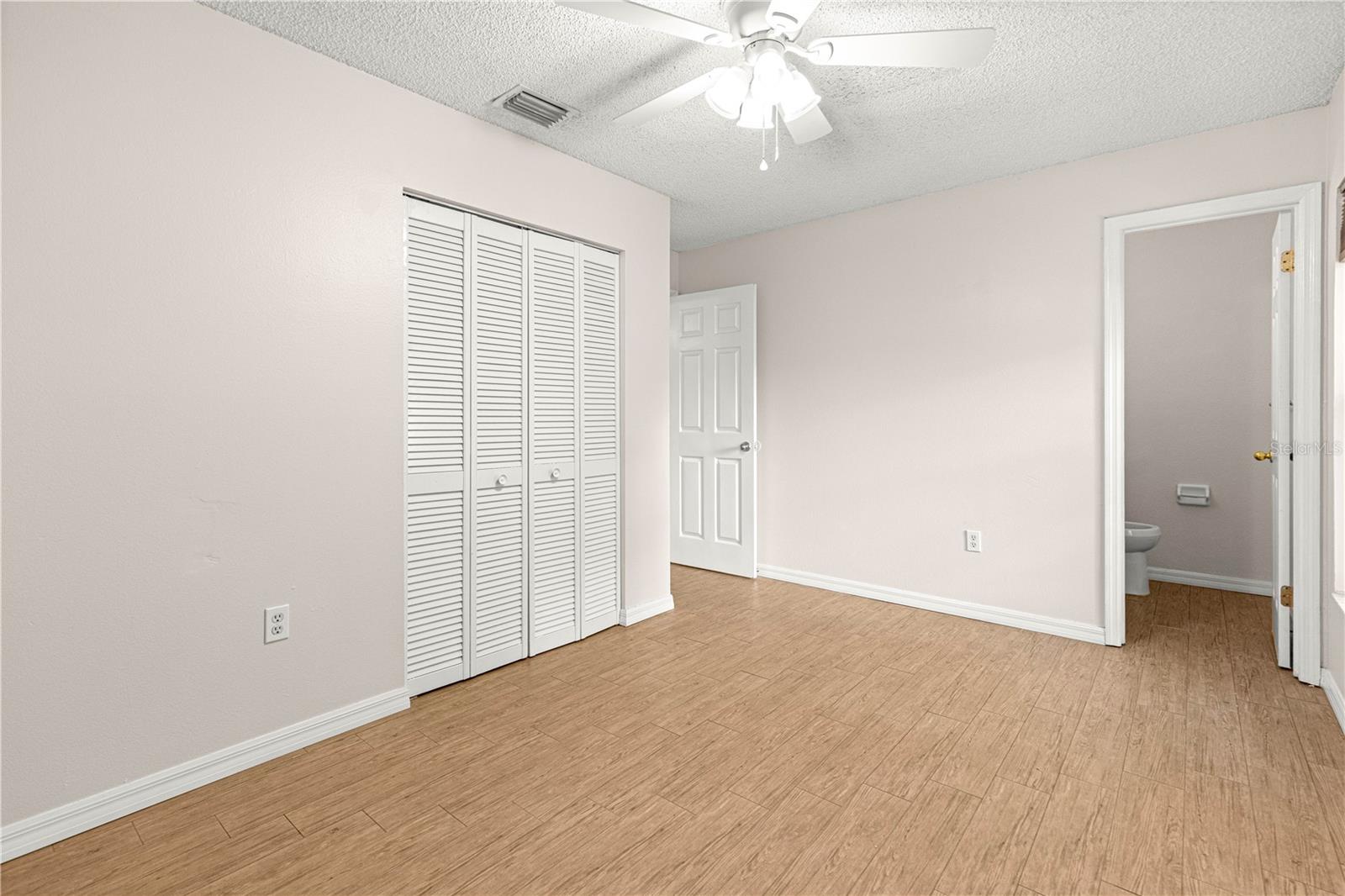 Image 23 of 34 For 998 Hibiscus Street