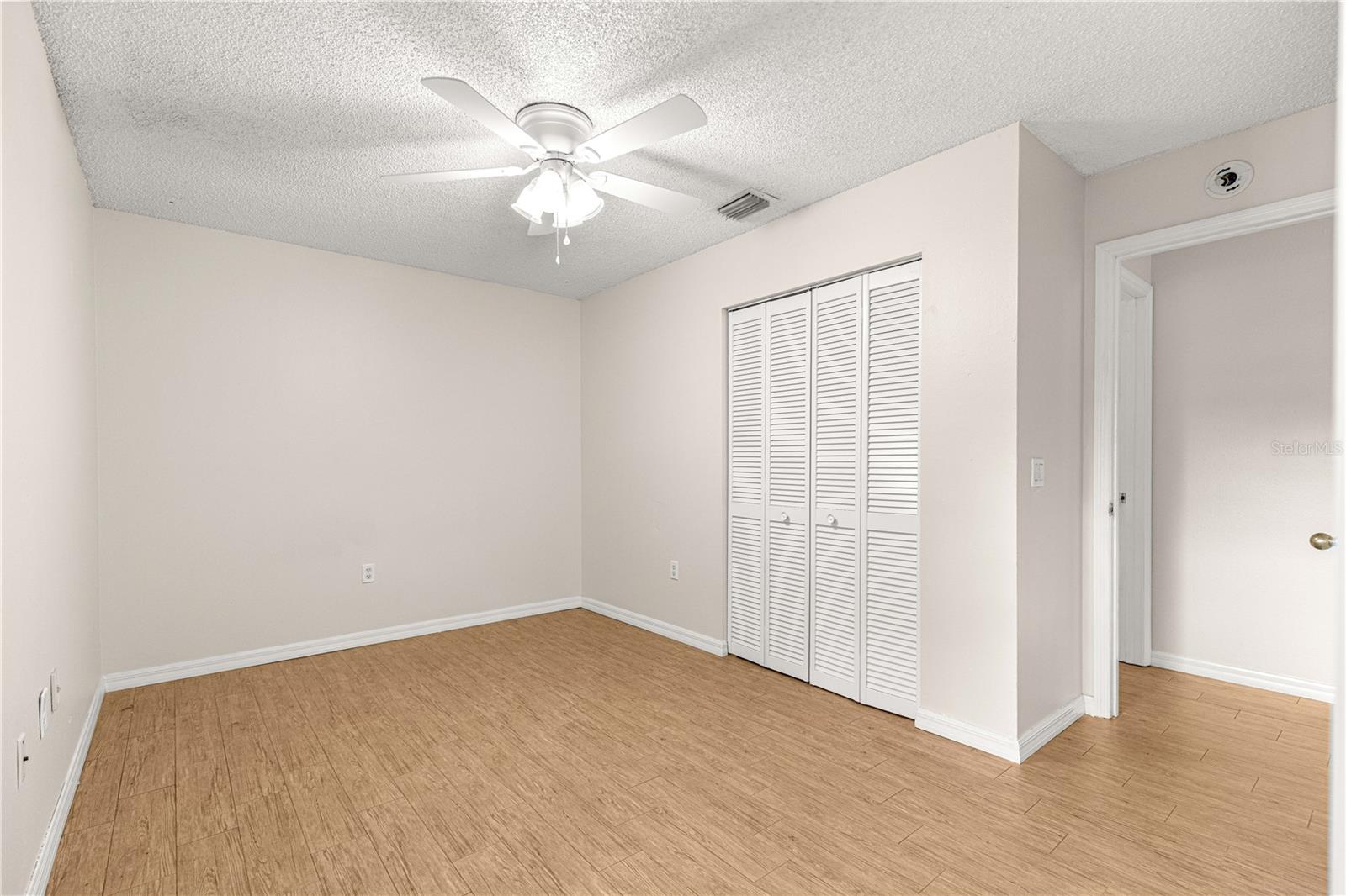 Image 24 of 34 For 998 Hibiscus Street