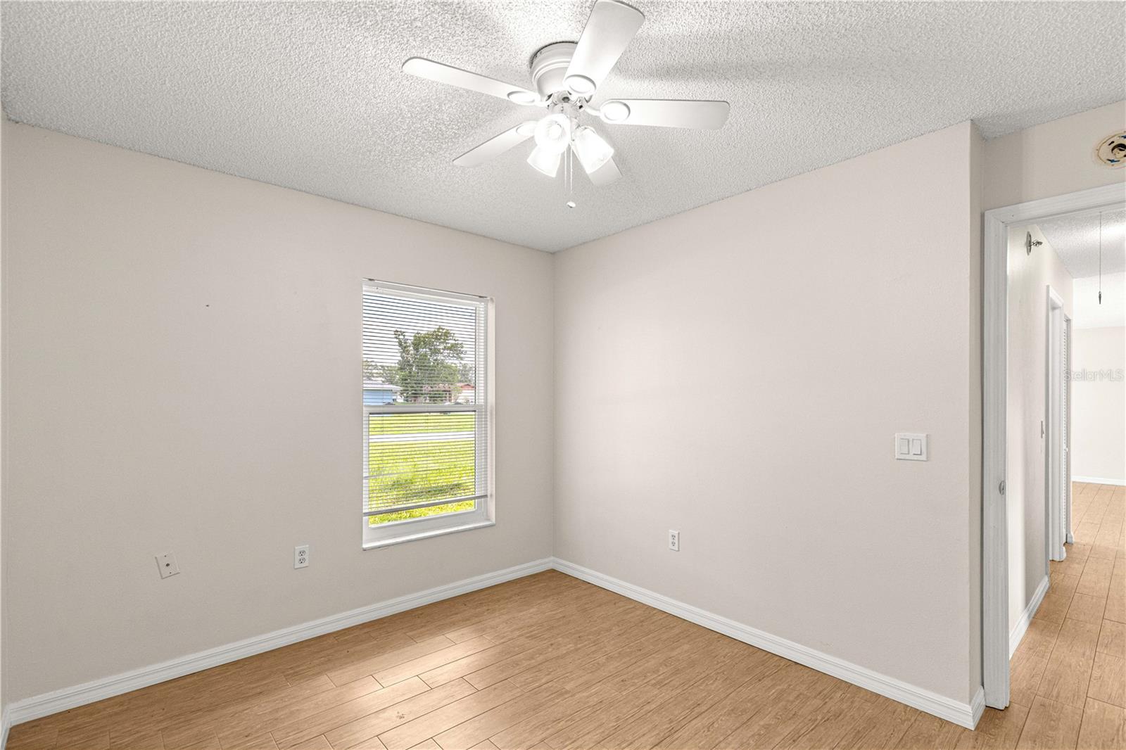 Image 26 of 34 For 998 Hibiscus Street