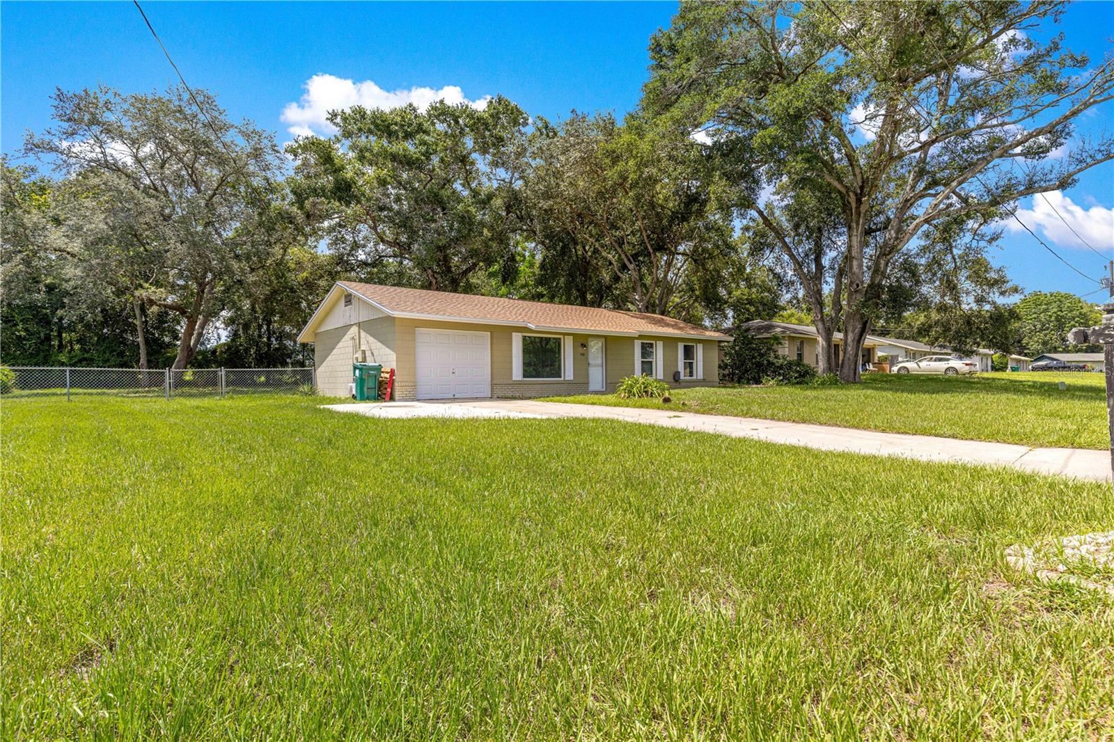 Image 3 of 34 For 998 Hibiscus Street