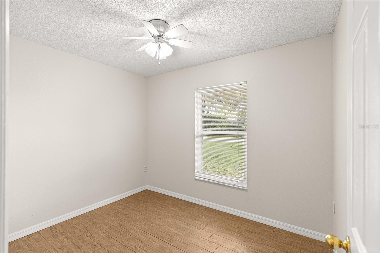 Image 33 of 34 For 998 Hibiscus Street