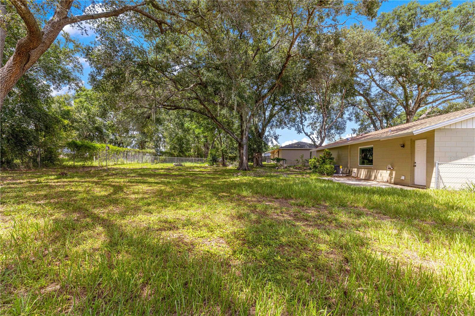 Image 5 of 34 For 998 Hibiscus Street