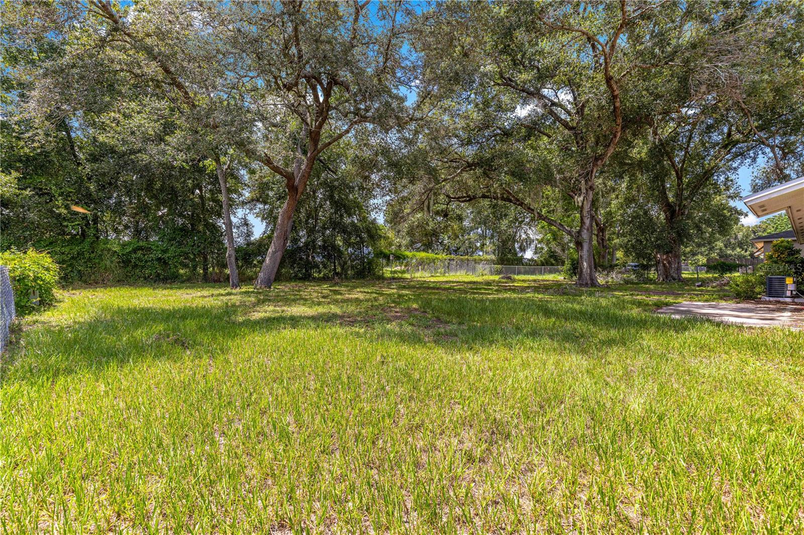 Image 6 of 34 For 998 Hibiscus Street