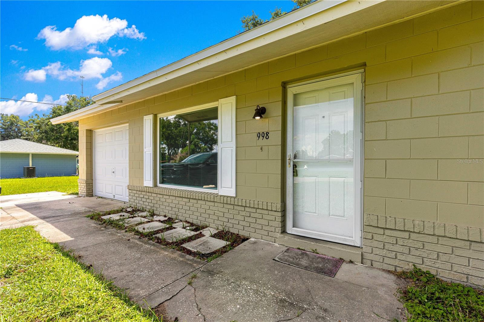 Image 7 of 34 For 998 Hibiscus Street
