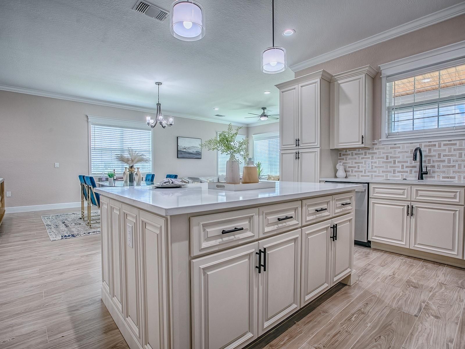 Listing photo id 10 for 12623 49th Drive