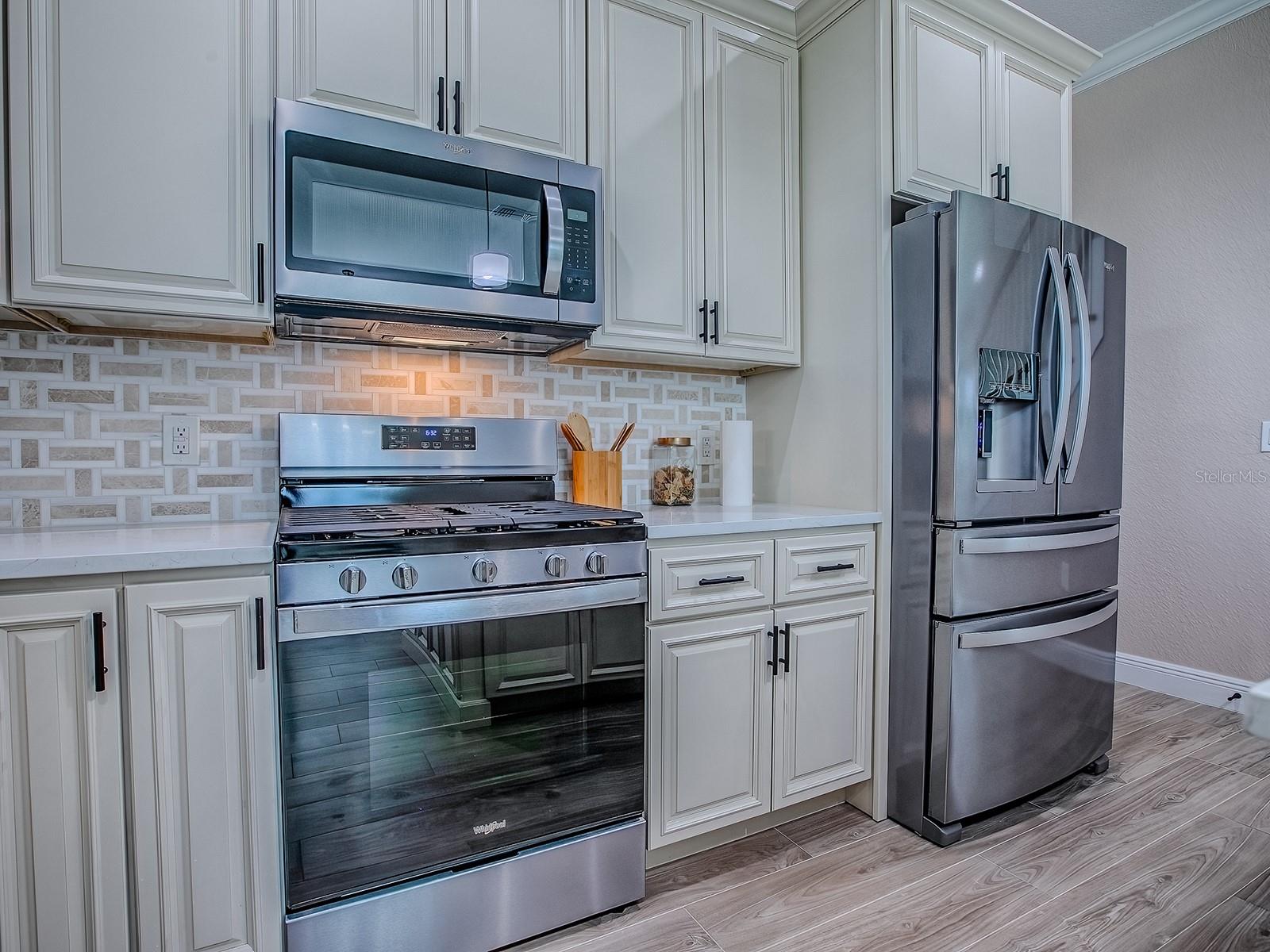 Listing photo id 11 for 12623 49th Drive