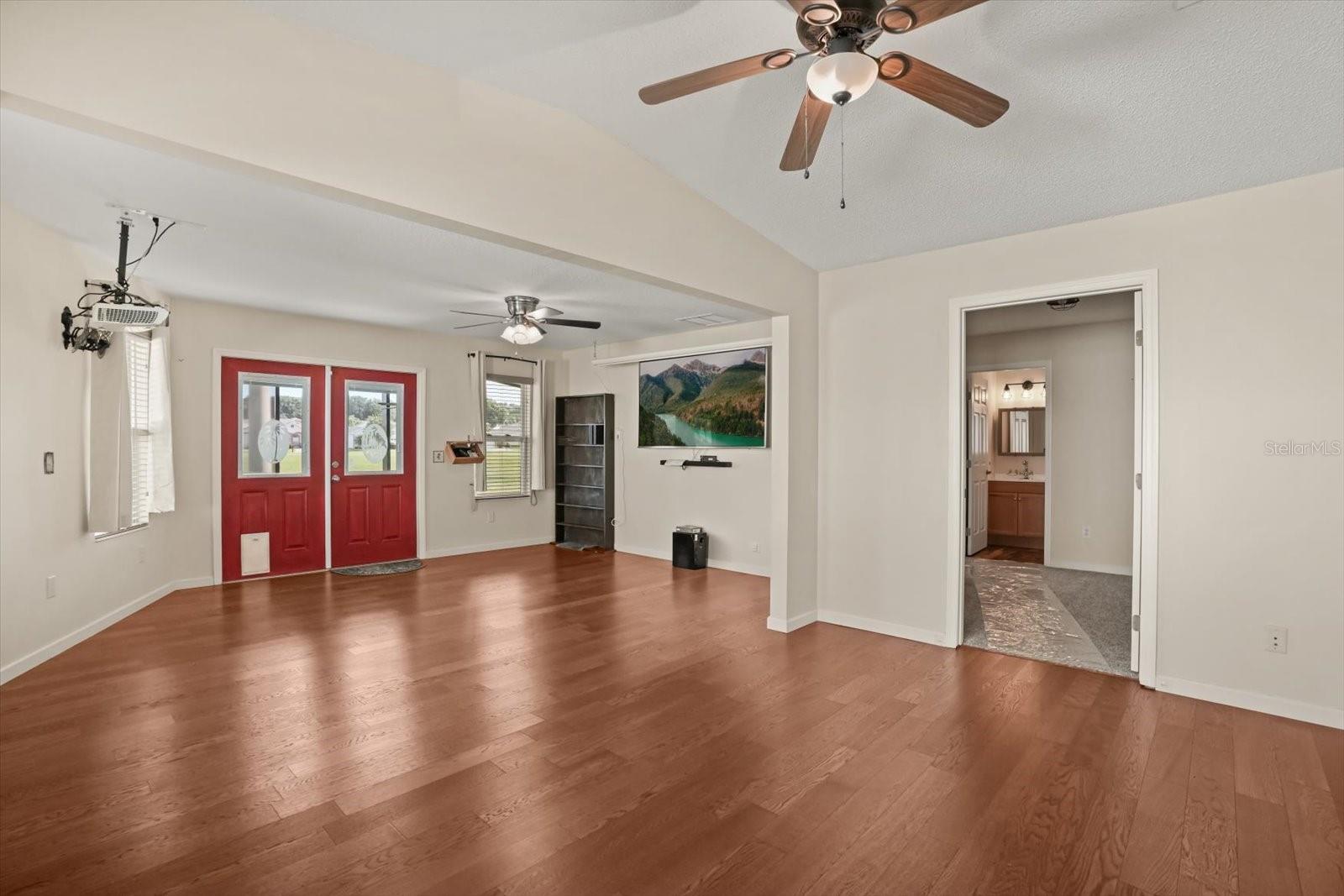 Image 5 of 41 For 1833 Schwartz Boulevard