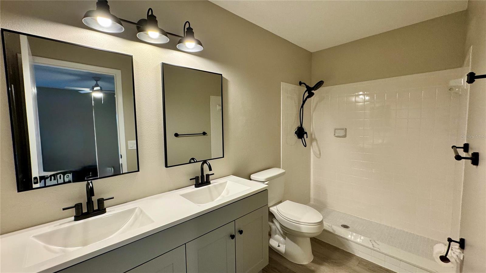 Image 19 of 35 For 12443 Tavares Ridge Circle 74