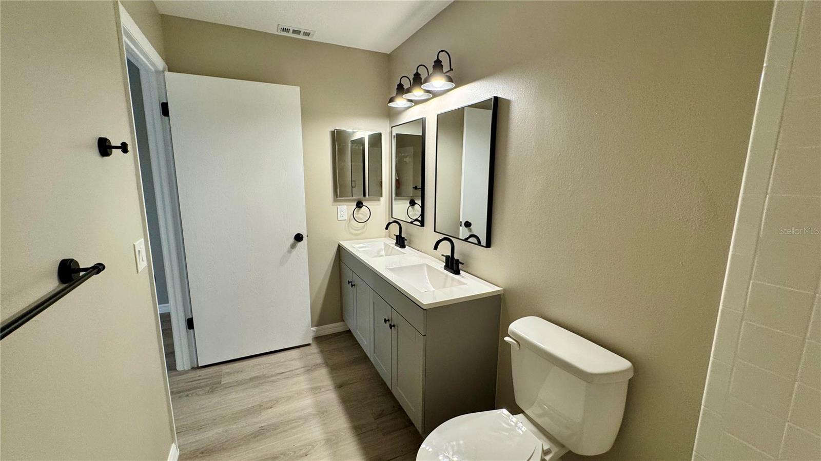 Image 20 of 35 For 12443 Tavares Ridge Circle 74