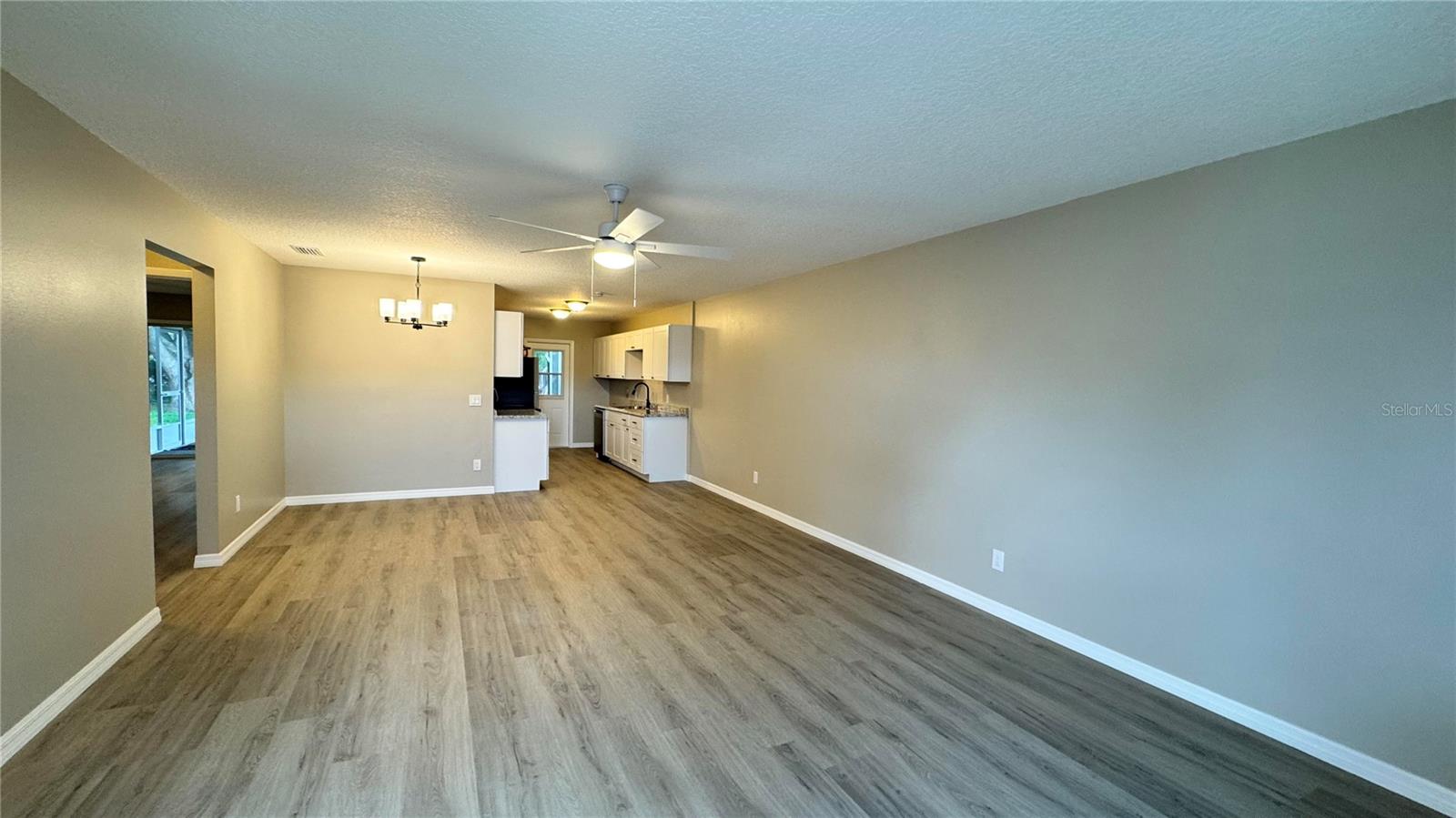 Image 5 of 35 For 12443 Tavares Ridge Circle 74