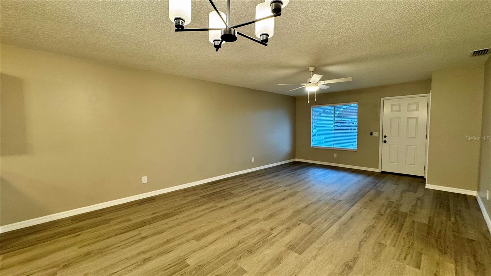 Image 7 of 35 For 12443 Tavares Ridge Circle 74