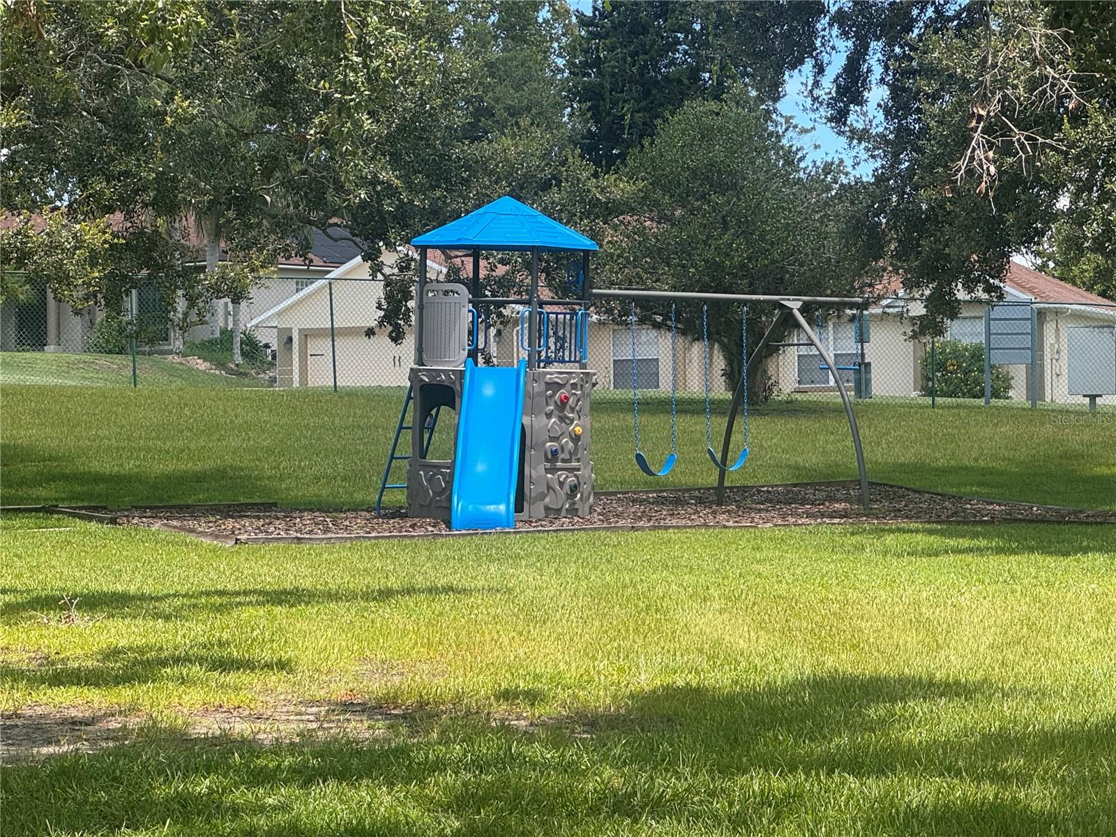 Image 5 of 5 For Crescent Lake Court