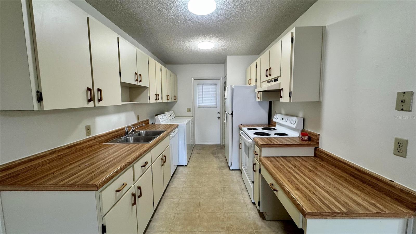 Image 5 of 25 For 30126 Tavares Ridge Boulevard 95