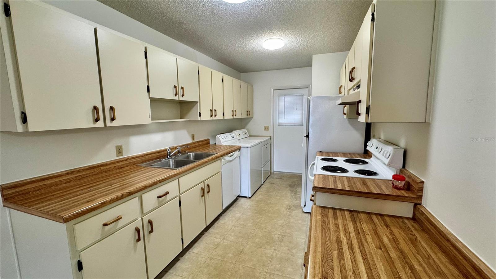 Image 6 of 25 For 30126 Tavares Ridge Boulevard 95