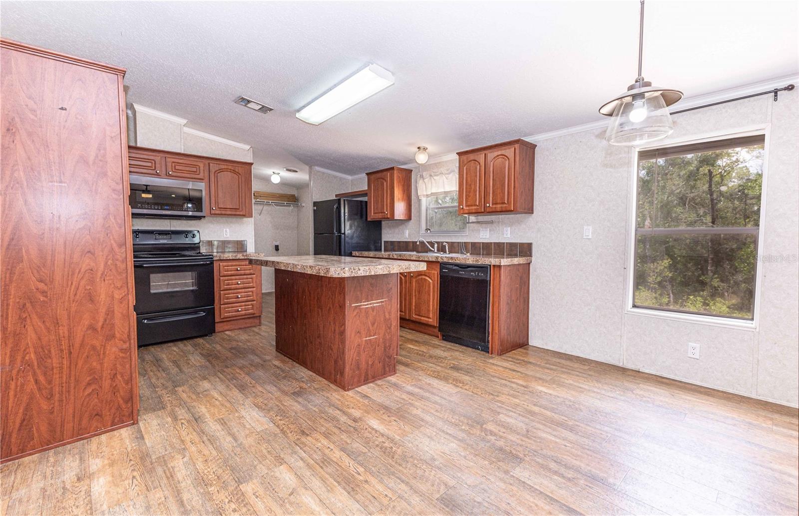 Image 4 of 23 For 16921 64th Street
