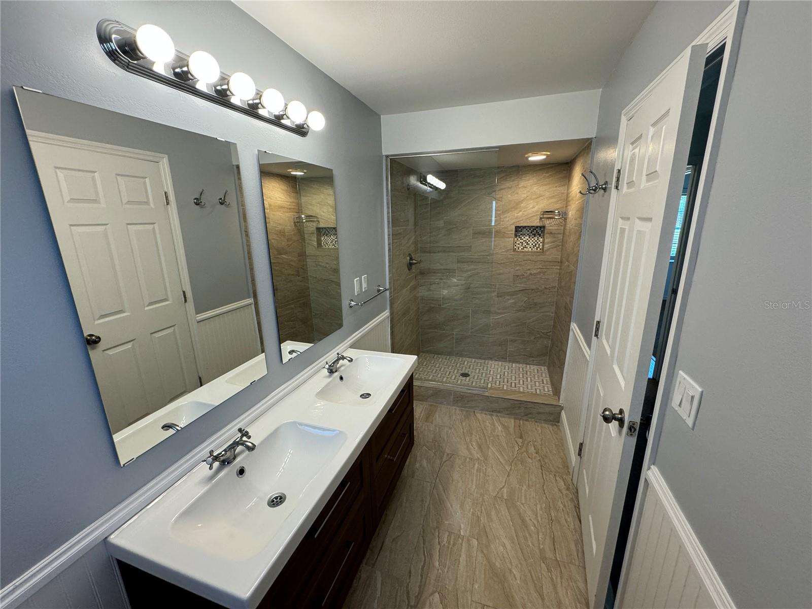 Image 12 of 19 For 5246 Royal Oak Drive