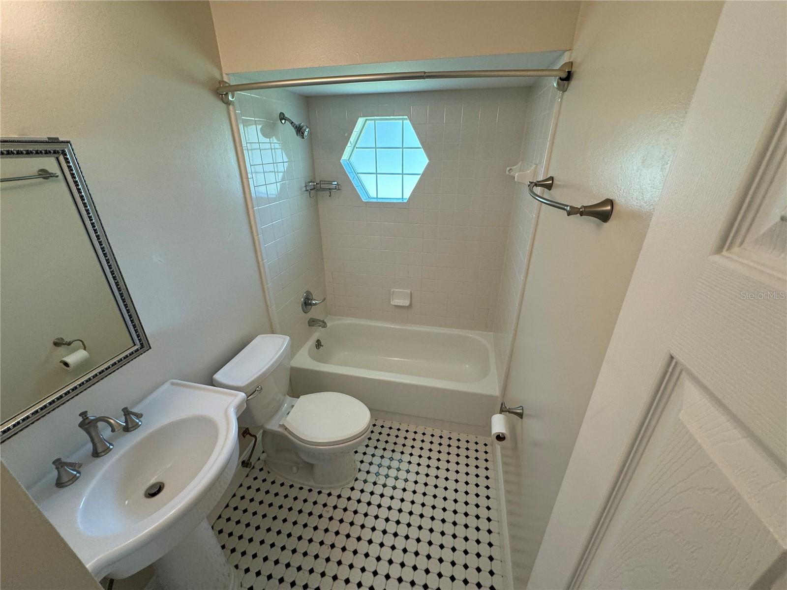 Image 14 of 19 For 5246 Royal Oak Drive