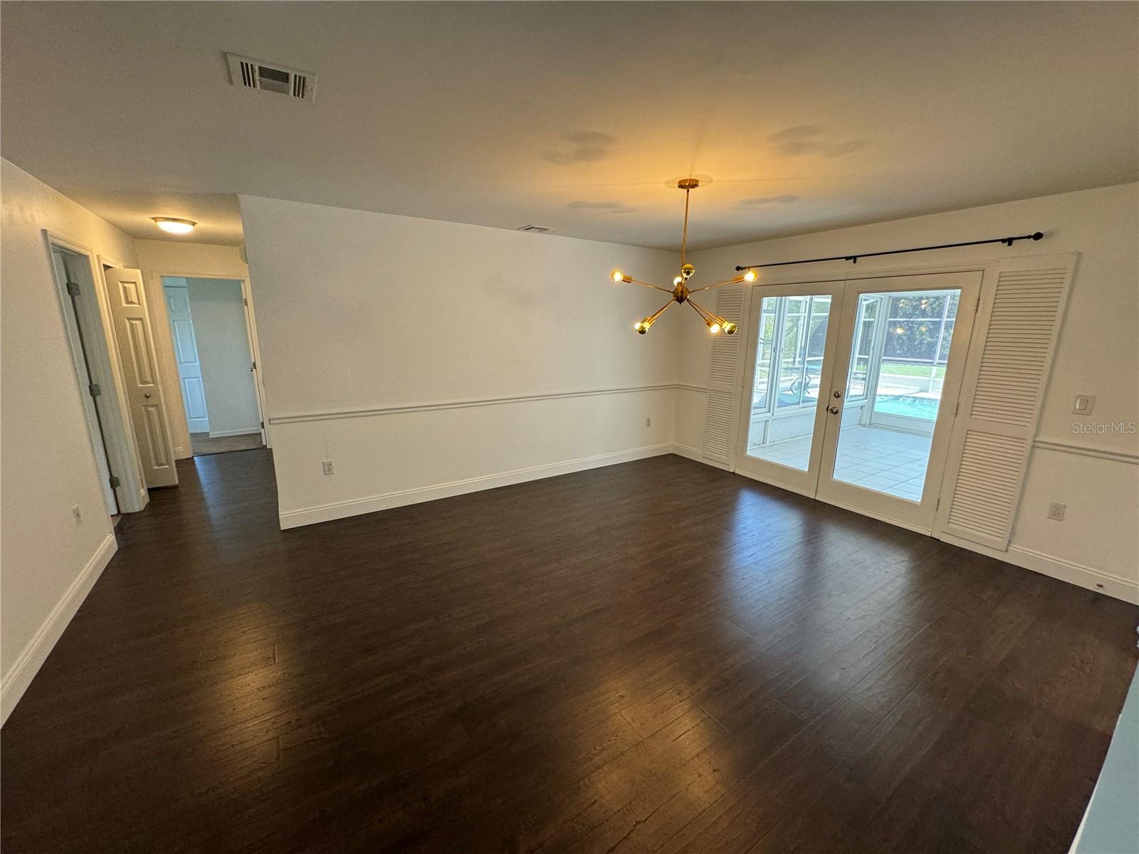 Image 4 of 19 For 5246 Royal Oak Drive