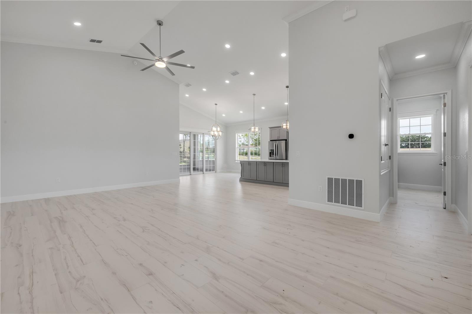 Listing photo id 8 for 4951 125th Loop