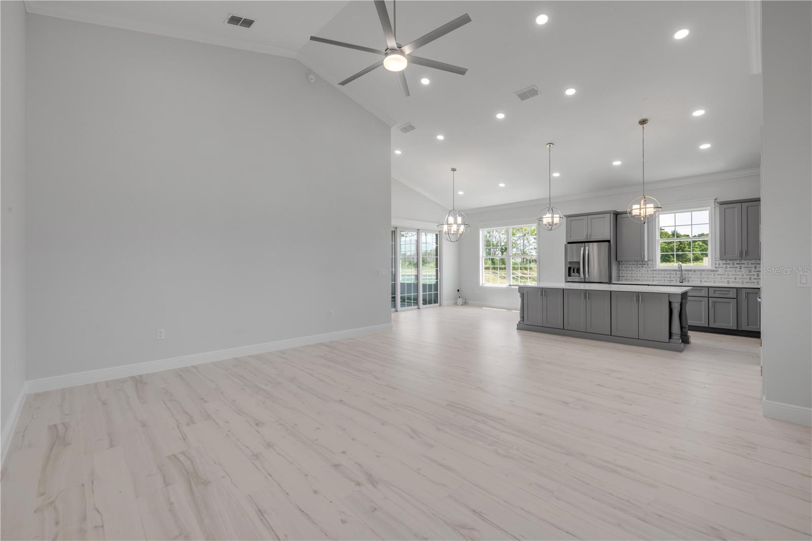Listing photo id 9 for 4951 125th Loop