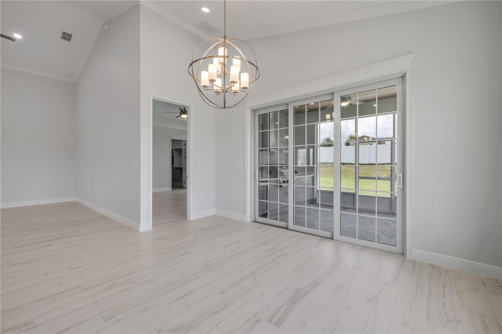Listing photo id 11 for 4951 125th Loop