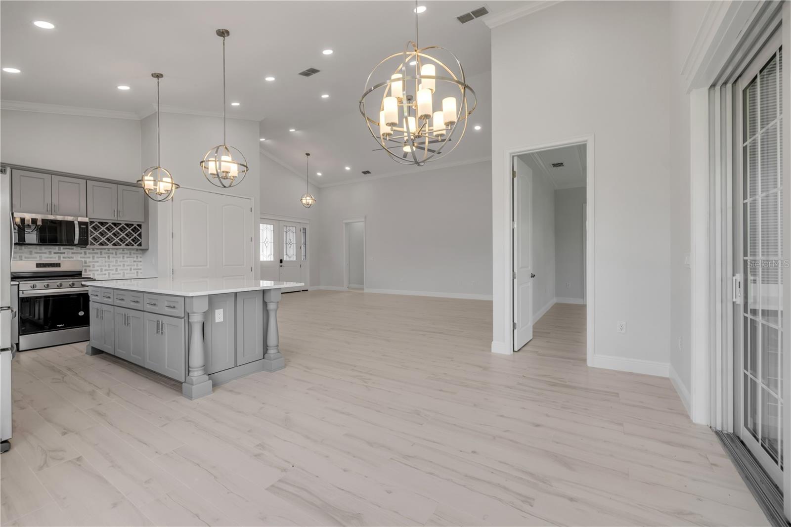 Listing photo id 12 for 4951 125th Loop