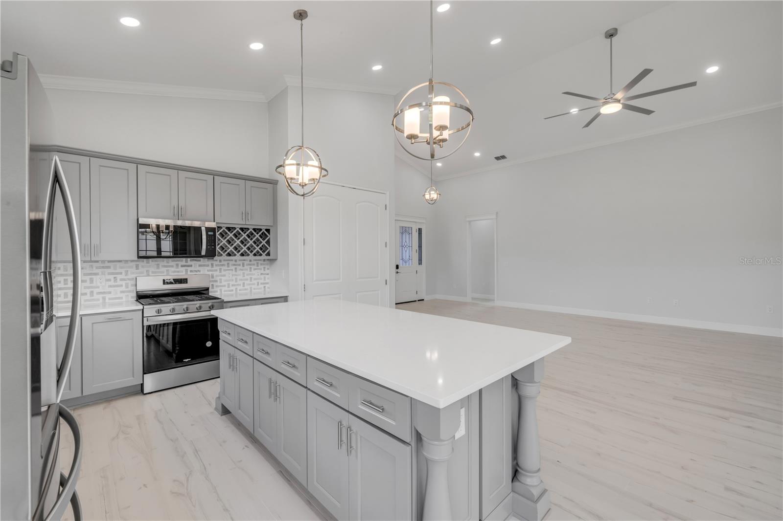 Listing photo id 19 for 4951 125th Loop