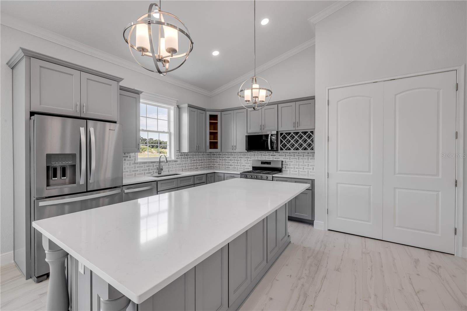 Listing photo id 20 for 4951 125th Loop