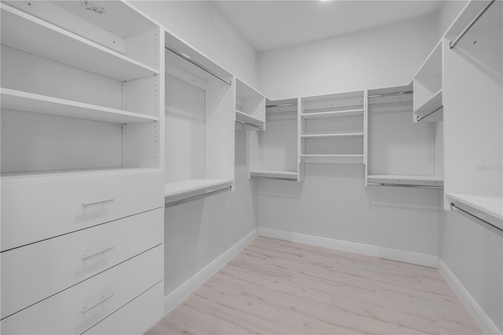 Listing photo id 27 for 4951 125th Loop