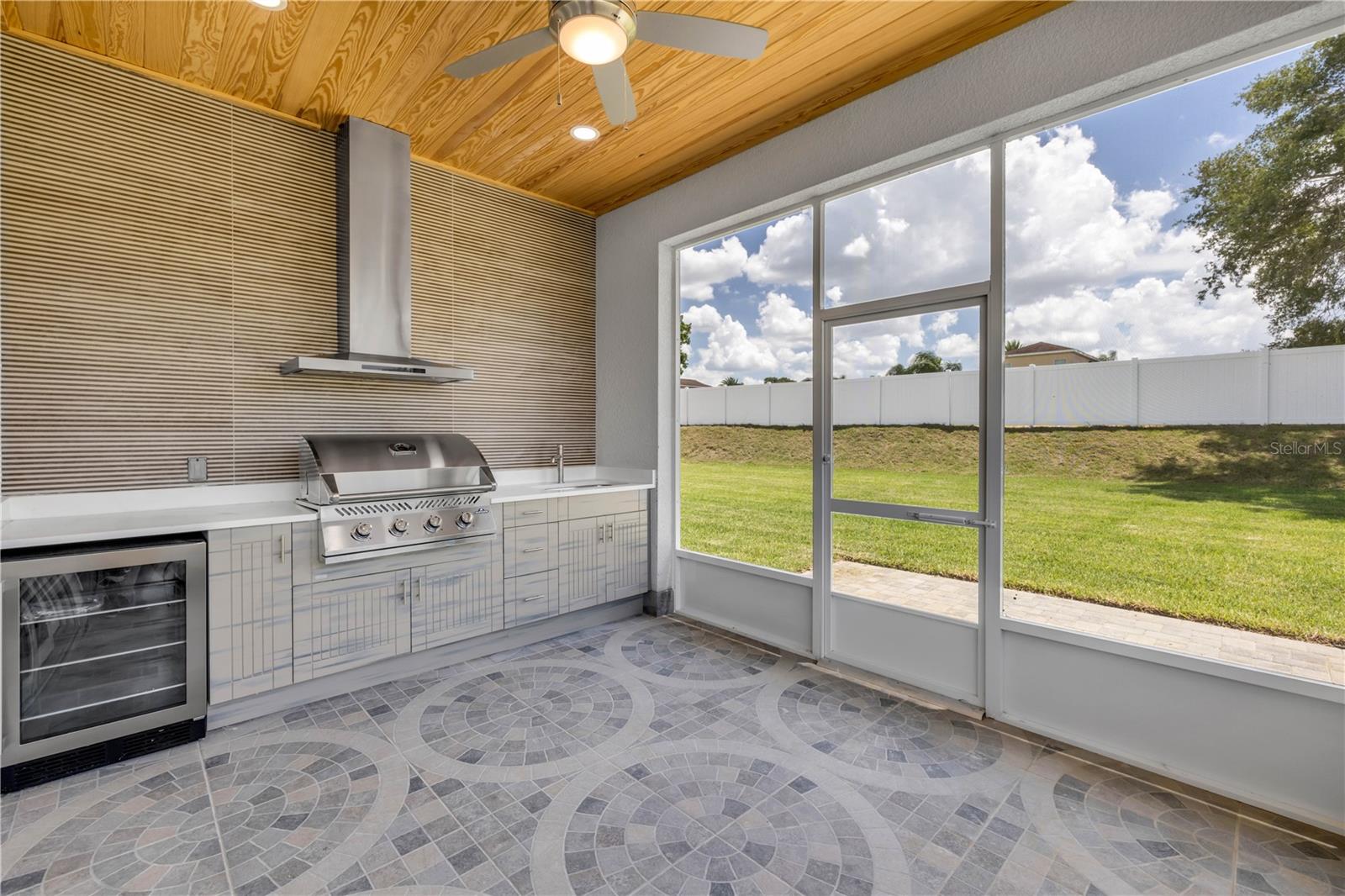 Listing photo id 41 for 4951 125th Loop