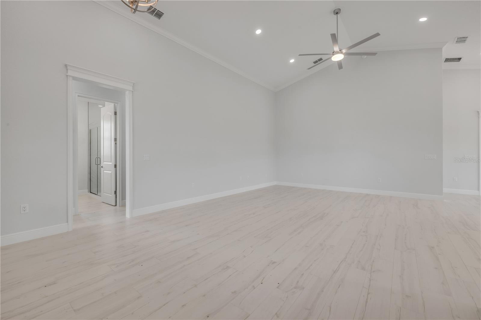 Listing photo id 6 for 4951 125th Loop