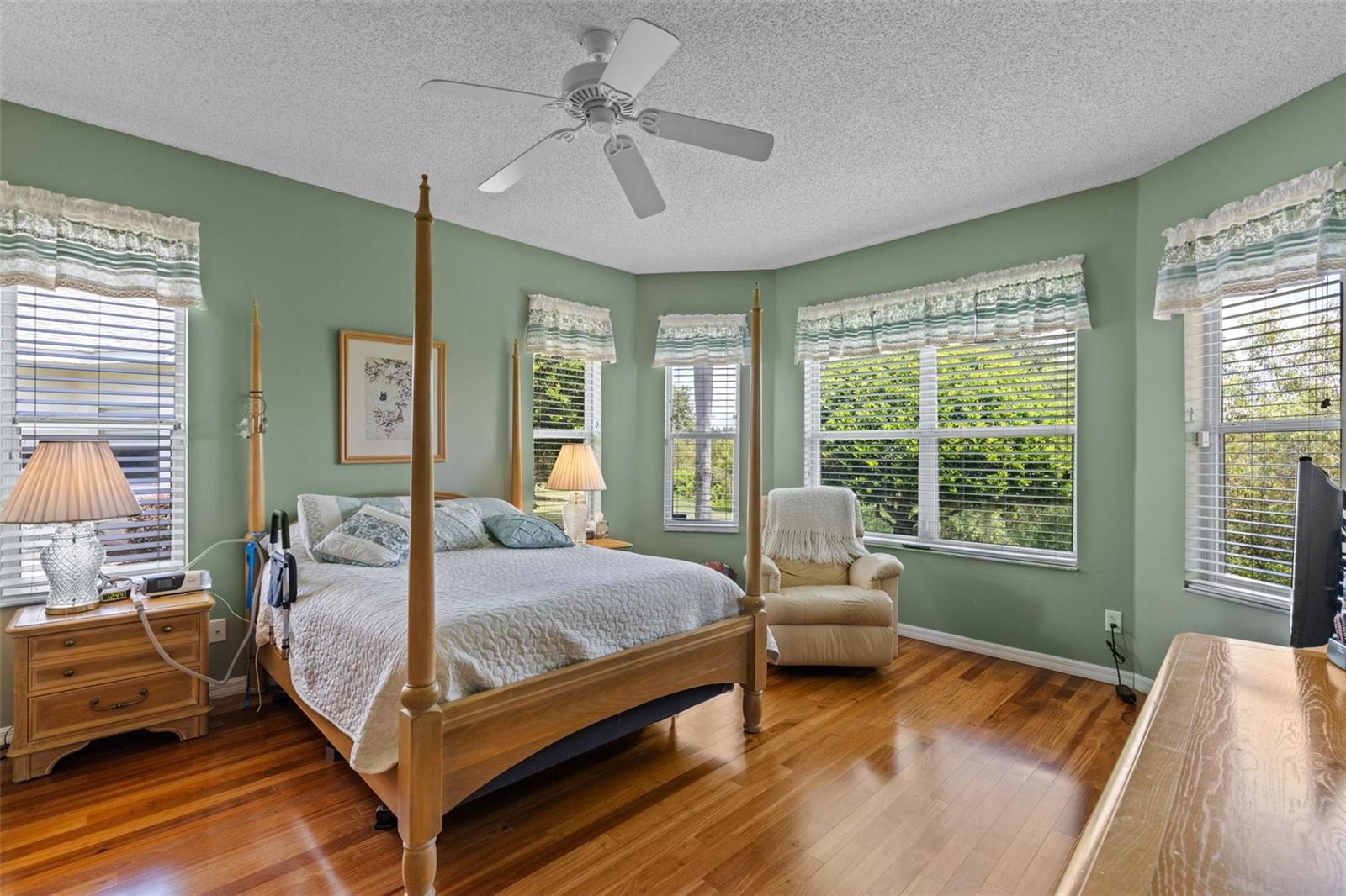 Image 22 of 64 For 4749 St Andrews Arcade